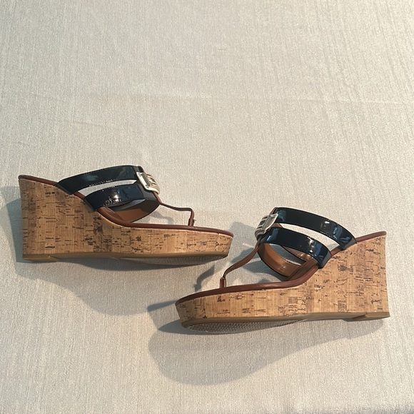 Tommy Hilfiger Women’s Wedges w/ Black Strap Size 9 Amazing condition - Picture 6 of 15